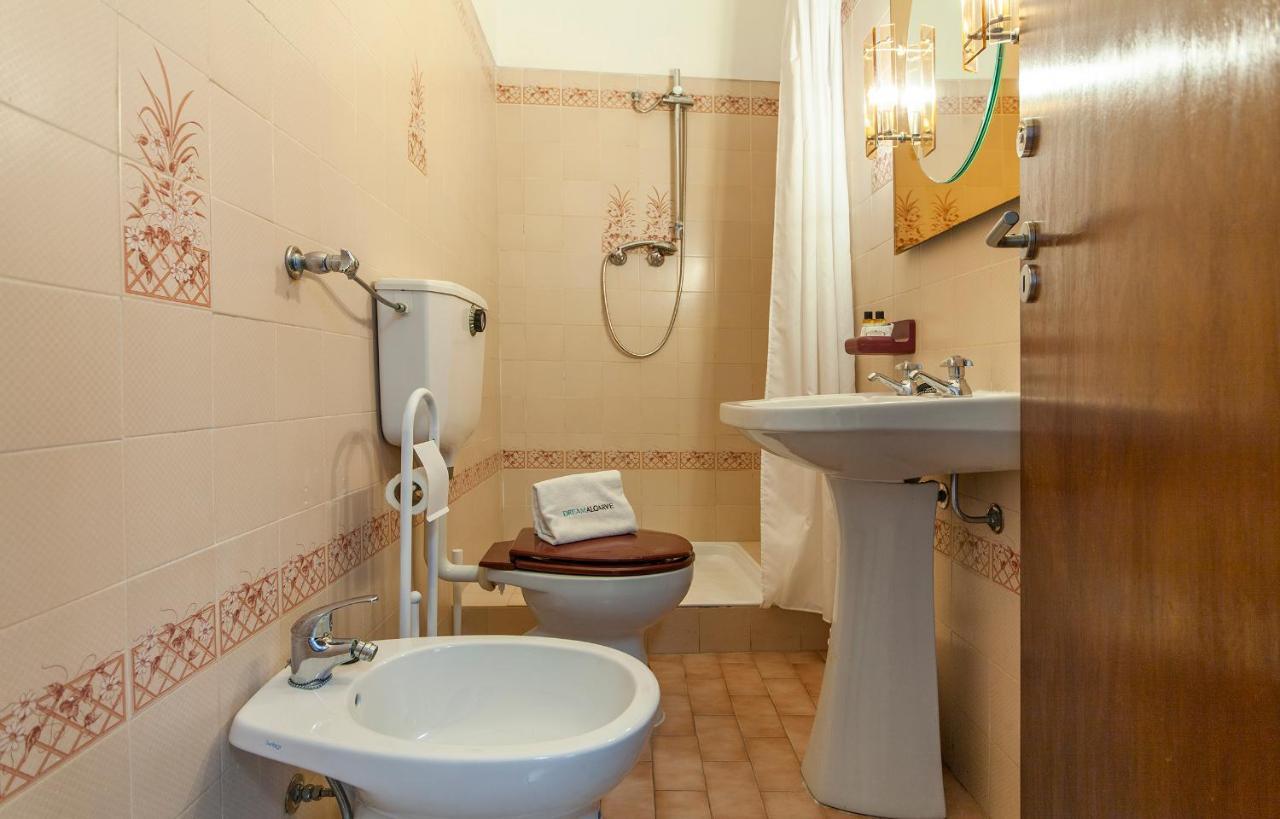 O - Sao Goncalo Central Guesthouse 拉哥斯 外观 照片
